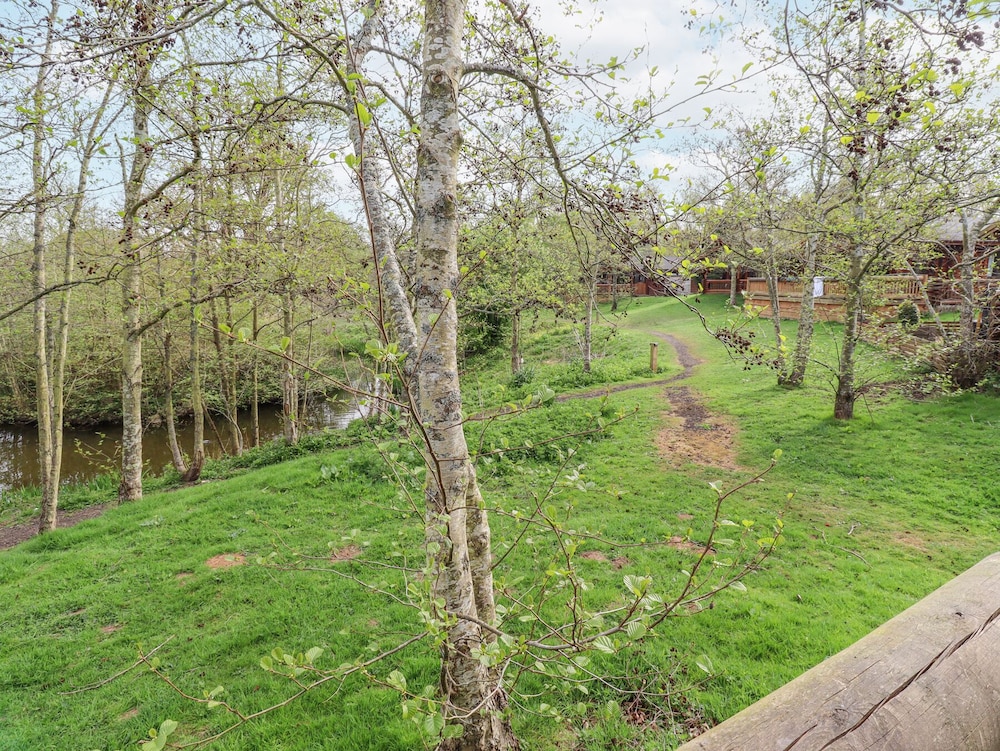 24 Lakeside Drive