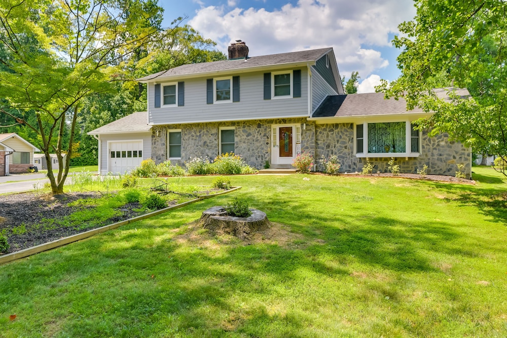 Rockville Home: Patio Oasis, Fireplace, Near DC! - Property Image 18