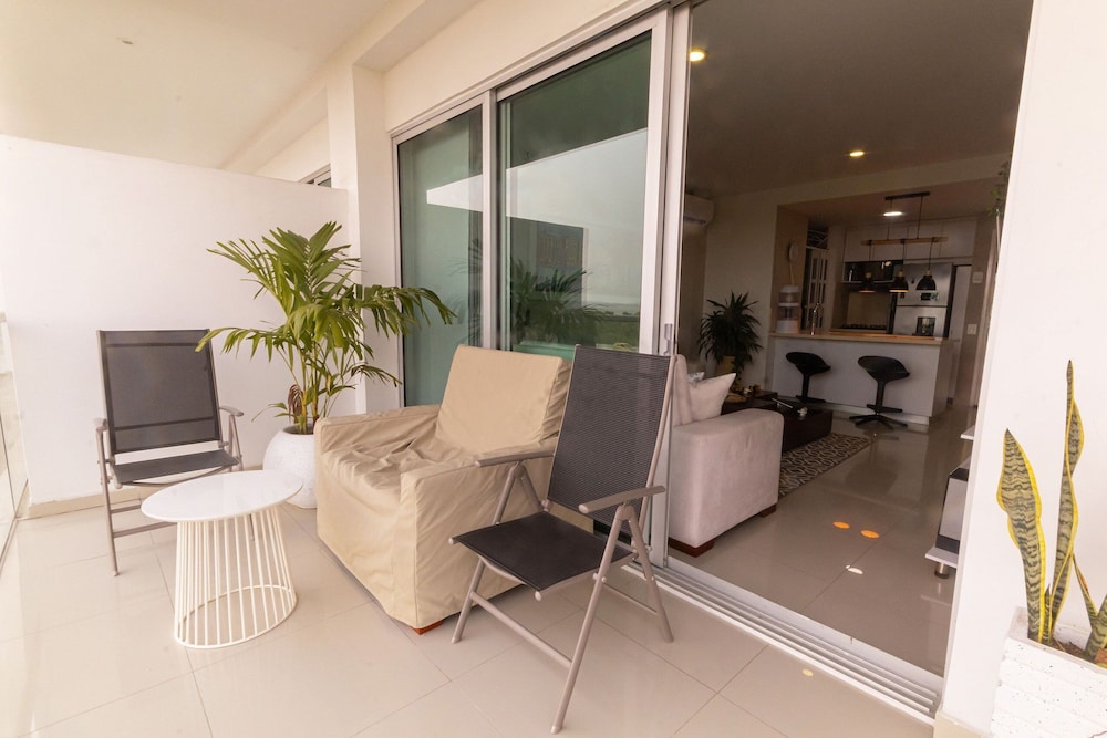 Condominio frente al mar  Morros Epic.