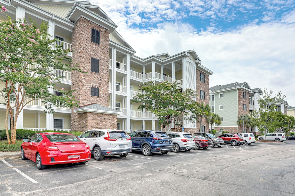 Golf Course Getaway w/ Pool Access in Myrtle Beach