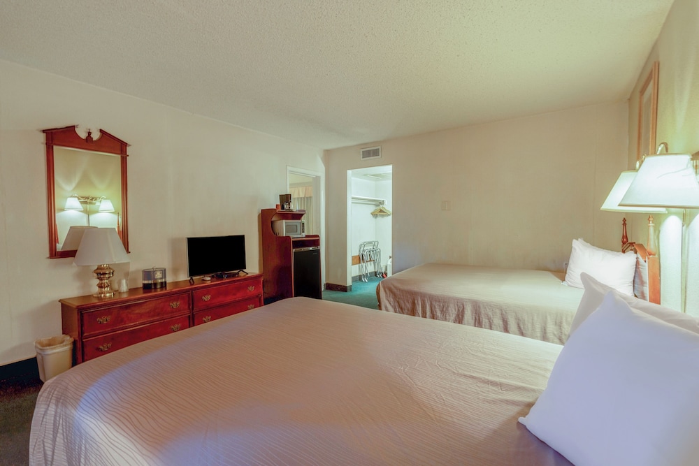 Royal Holiday Motel By Belvilla Gallup I-40
