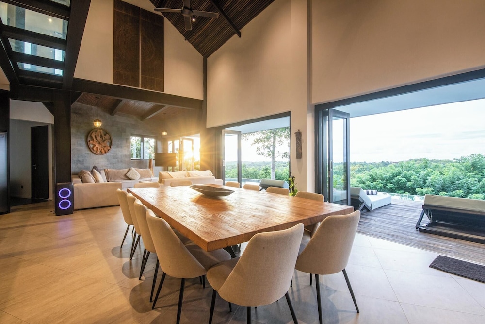 Stunning 6BR Villa 5 Mins to Bingin