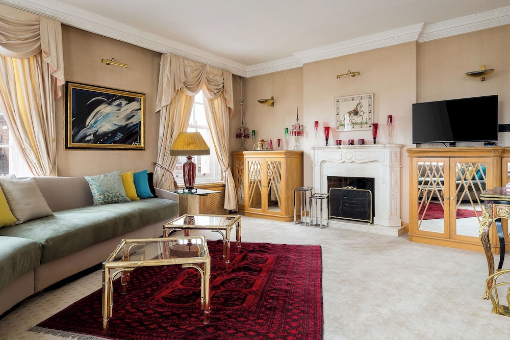 Penthouse 3-bed 3-bath on Marble Arch