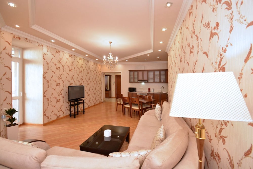 North Ave. Apartments by Luxe Group HH55