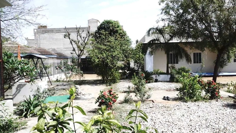 Shyam Luxurious Huts & Guest House