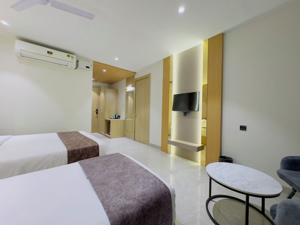 Travinities Hotel Avni Palace