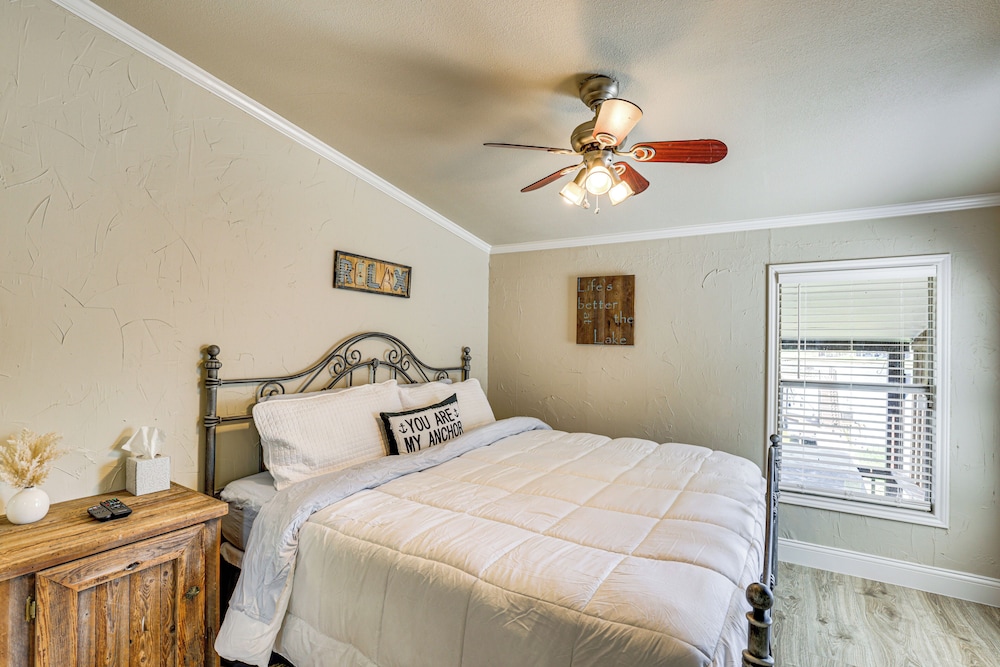 Lakefront Escape w/ Game Room & Dock in Mabank!