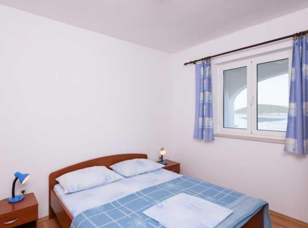 Spacious and Cozy Seafront Apartments