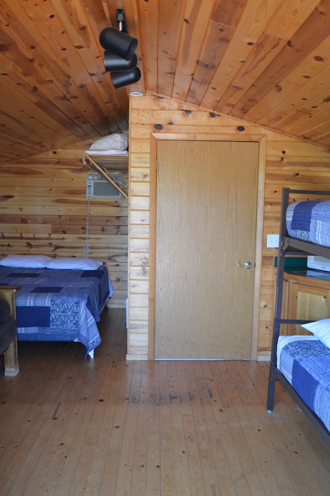 No Name City Luxury Cabins & RV