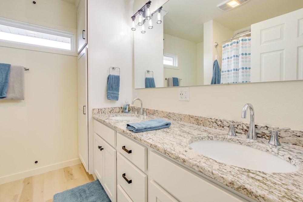 2 Mi to Lincoln Park Zoo: Family-friendly Home