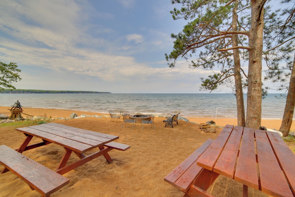 Private Sandy Beach: Lake Superior Group Retreat