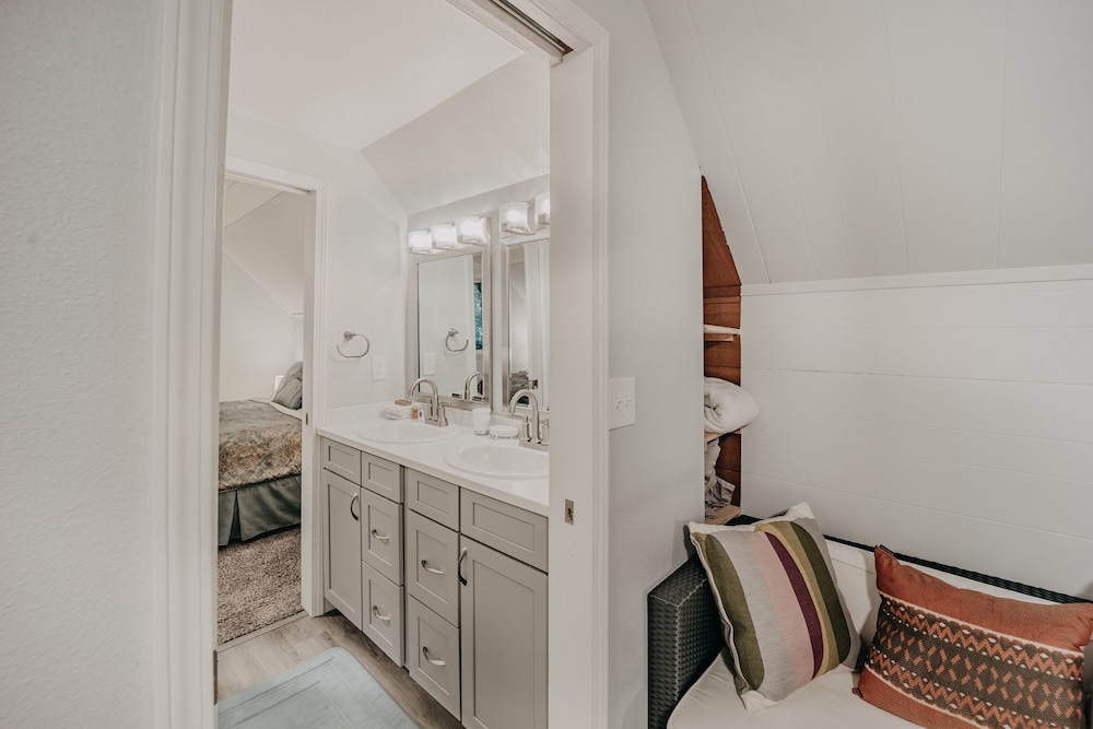 Snowline Cabin #49 - A Newly Remodeled Cabin Perfect for Your Family Retreat