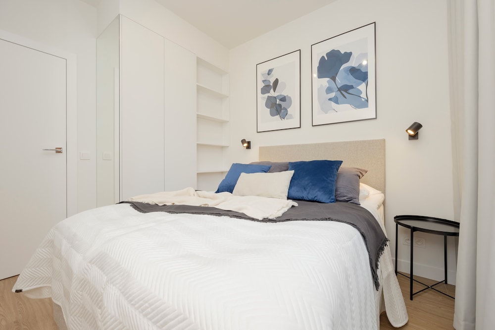 Warsaw Apartment With Parking by Renters view 3