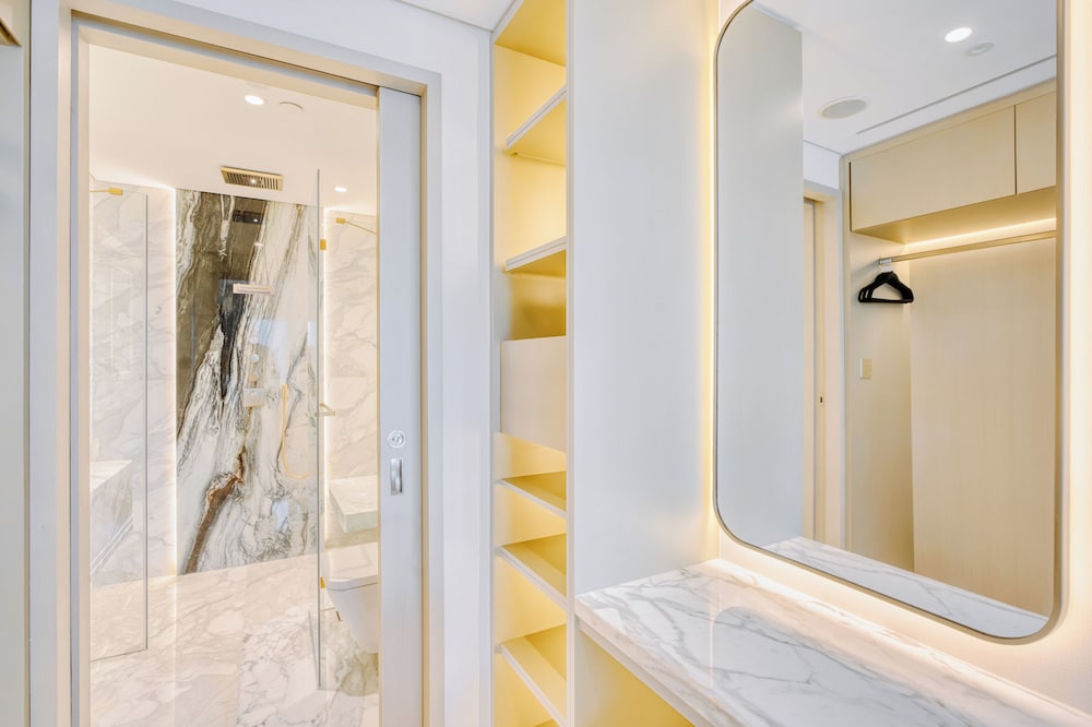 PVH - Studio - Emaar Fashion Ave