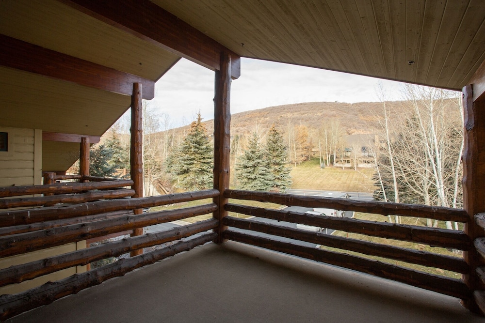 Bristlecone at Deer Valley Resort - Three Bedroom Condo with Loft and Hot Tub #504 3 Condo