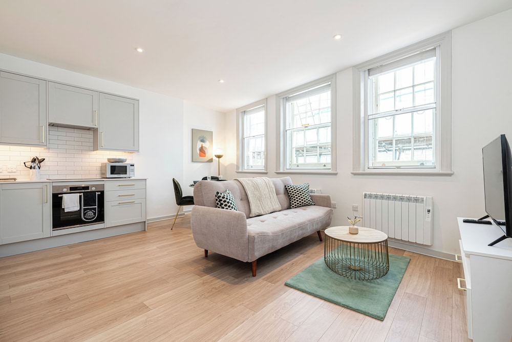 JOIVY Stylish 1 bed flats in Soho