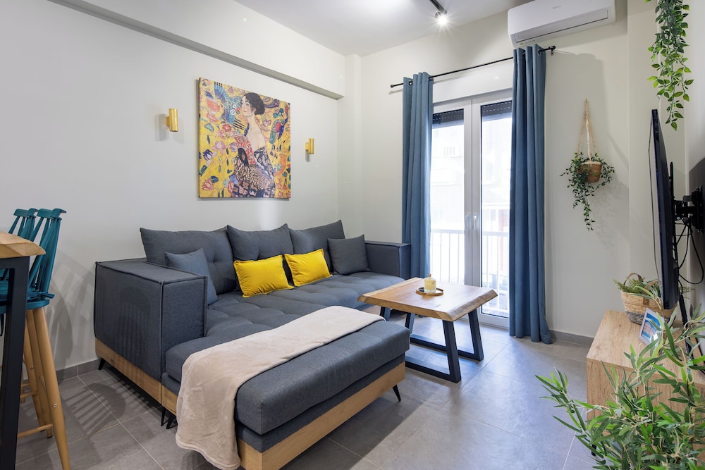 Cesily 2-Bedroom Apartment in Athens