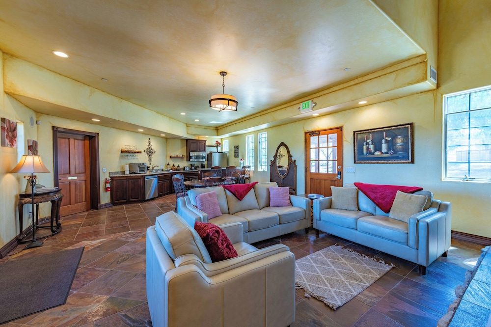 Santellan Inn