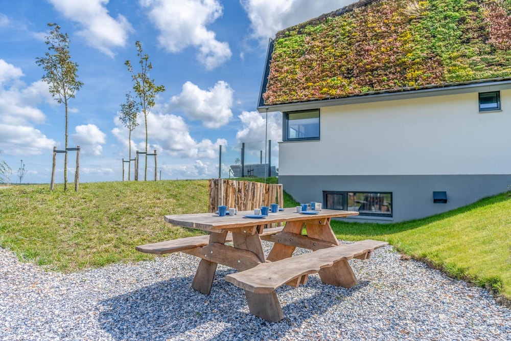Modern, Luxurious and Sustainable Nature Villa