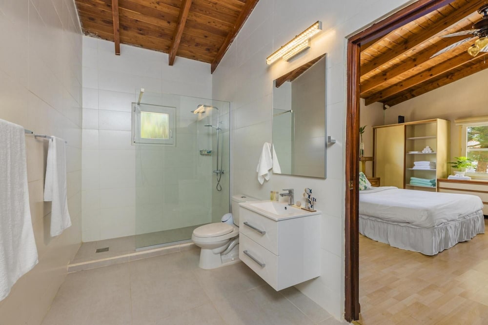 Deluxe Mansion Steps to Beach Pool Sea Views
