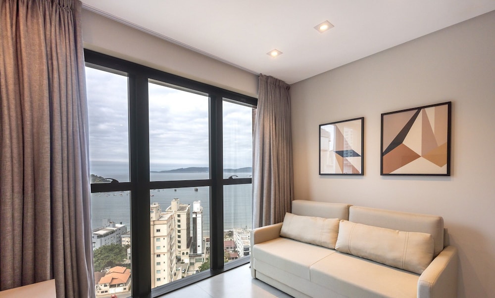 MHF II Apts Variados em Prédio com Vista para o Mar em Itapema