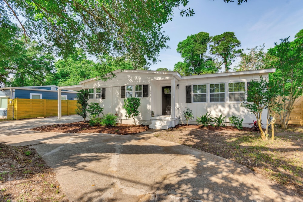 3 Mi to Dtwn Entertainment: Pensacola Family Home!