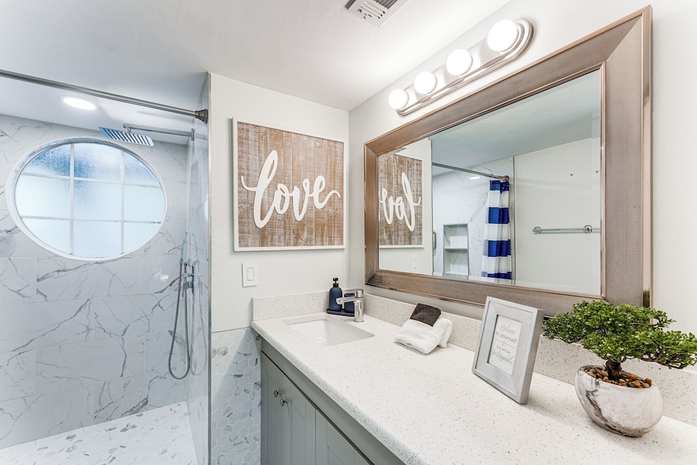 Florida Fun! Family Condo w/ Pool, 8 Mi to WDW