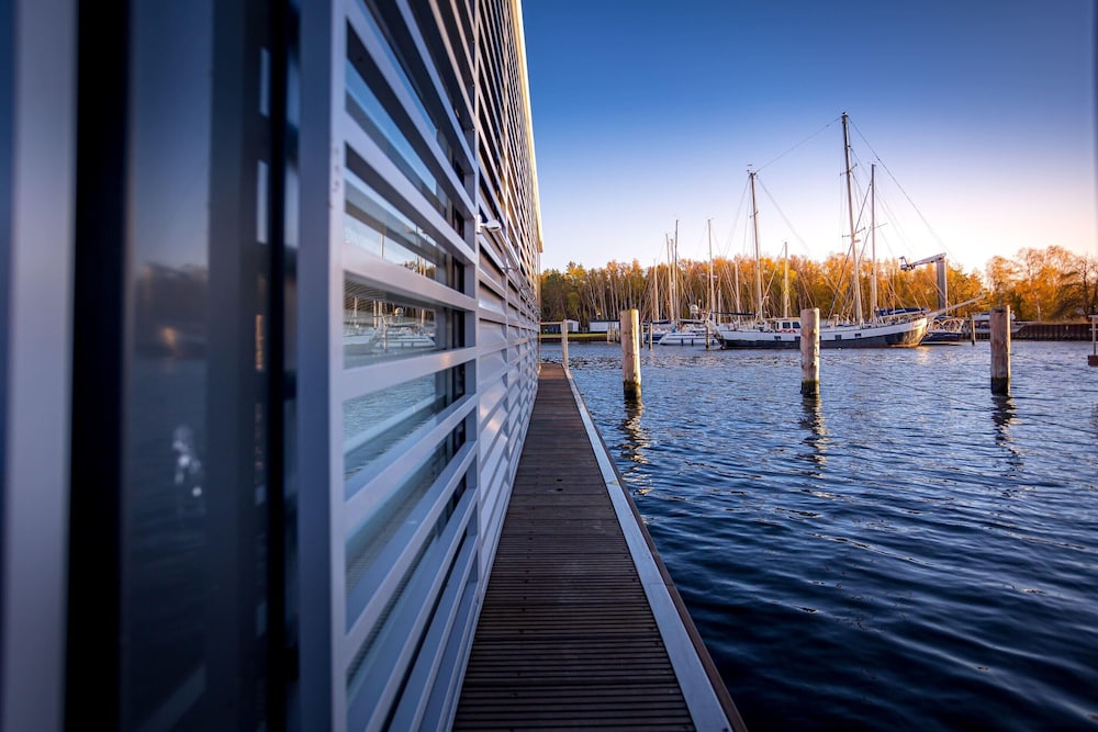 Modern Houseboat for 4 Guests