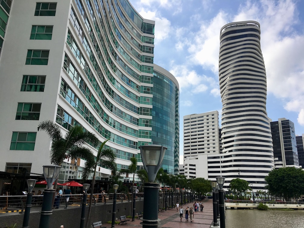 Hotel Luxury Suites Riverfront GYE - Image 1