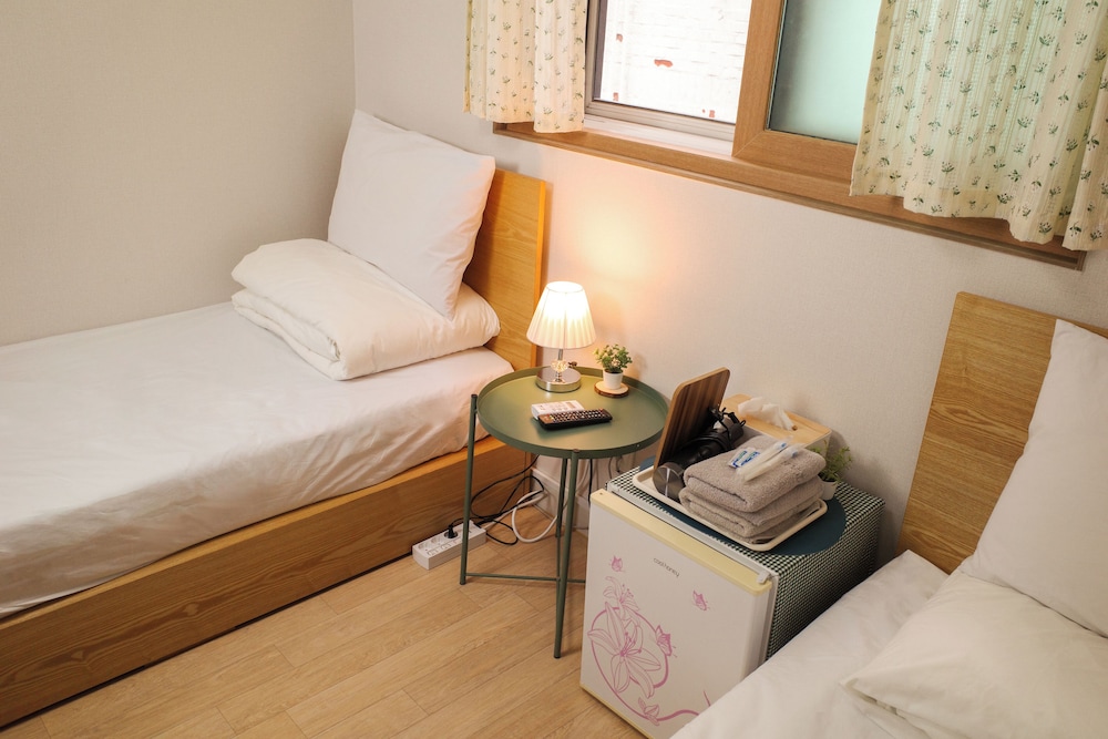 Starria Hostel foreign guest only 59