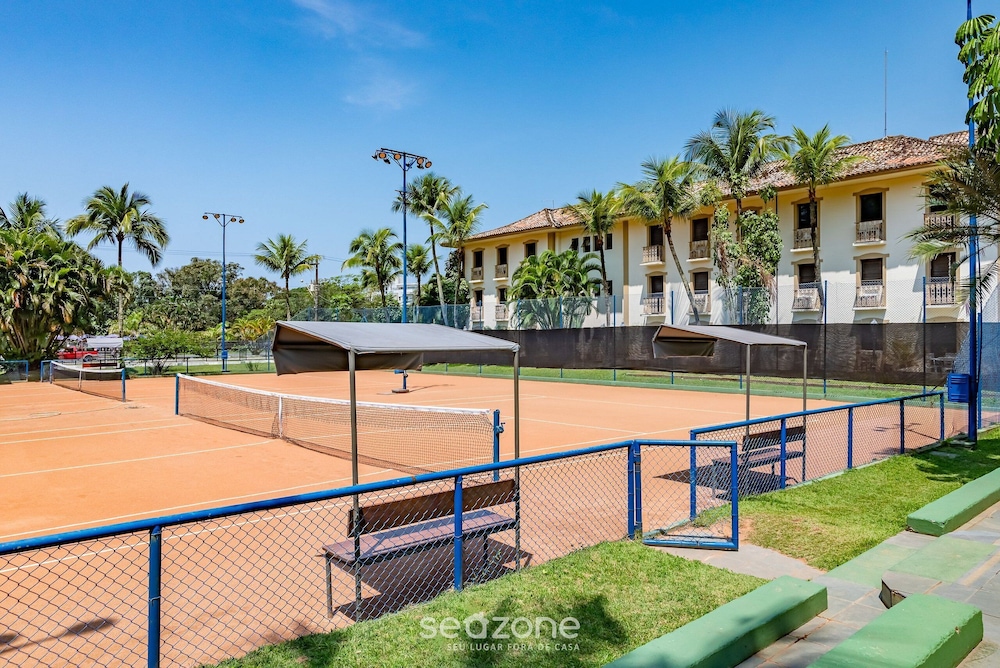 WTE - Resort-style Condominium 100m From the Beach
