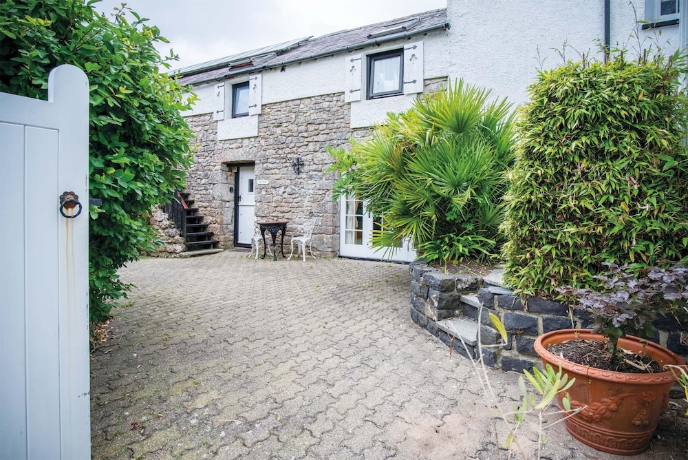 Hall House 3 Bedroom House St Florence