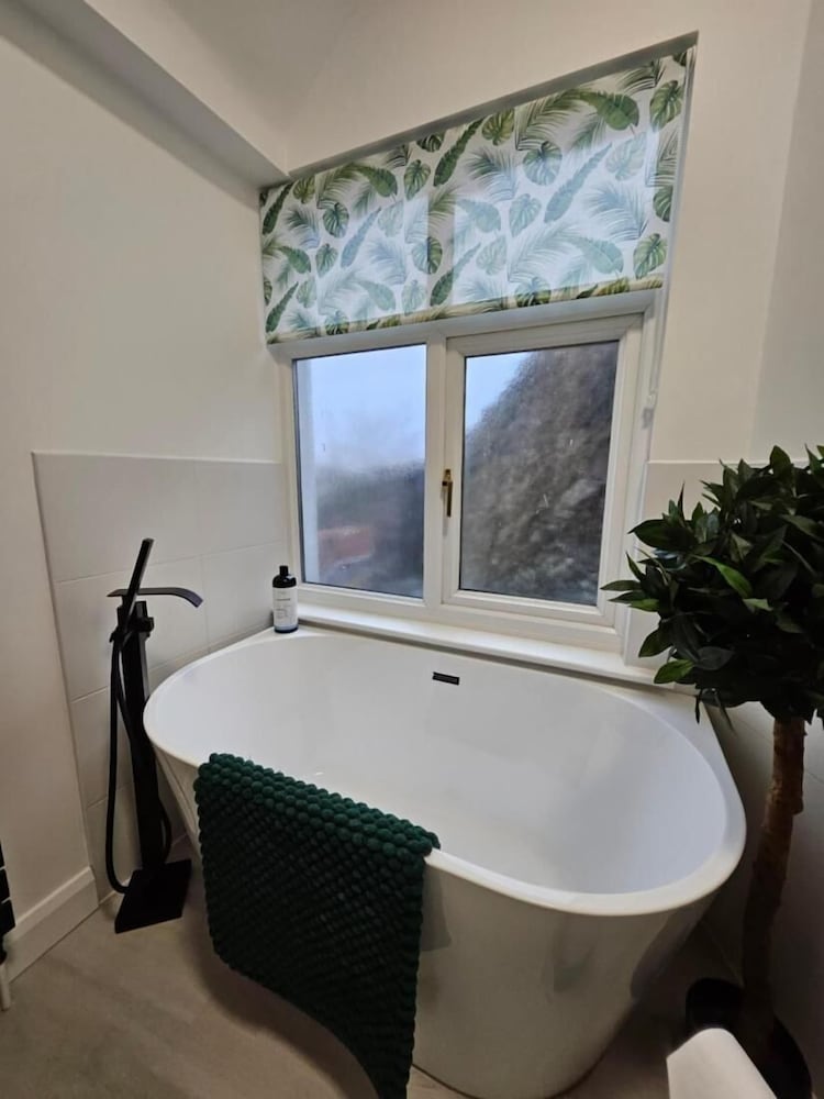 Llangollen Retreat With Stunning Views of the Castle