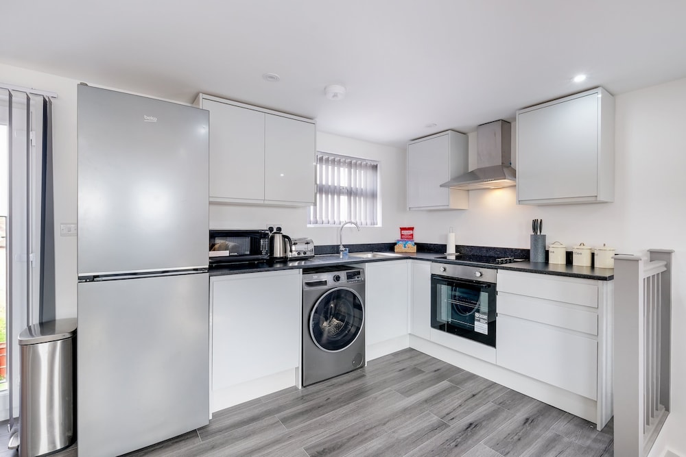 Newly Converted 3 Bed Apt. in Hounslow