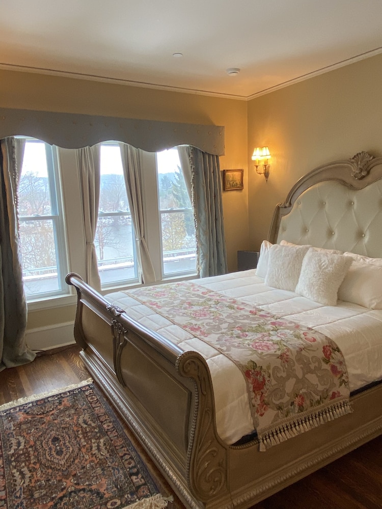 Hazeltine Boutique Hotel BnB view 3