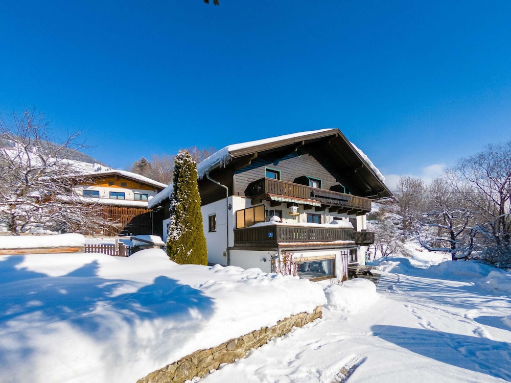 Cozy Apartment in Niedernsill Near Lake