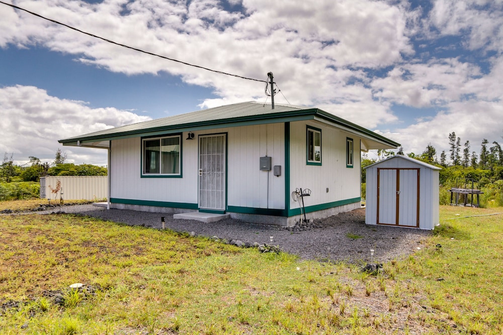 Cozy Keaau Vacation Rental - 1 Mi to Ocean! view 4