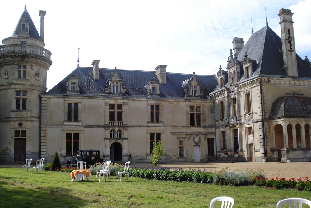 Château de la Court d'Aron
