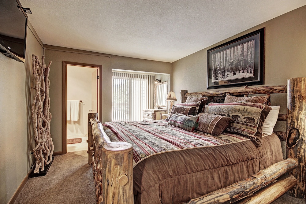 Longbranch 216 2 Bedroom Condo by RedAwning