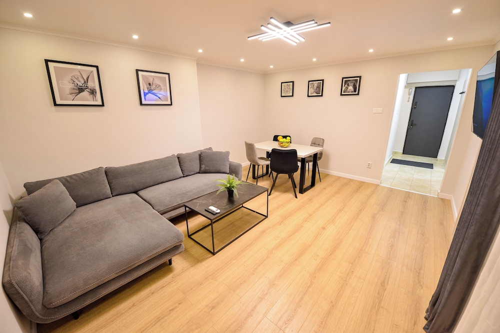 Libra Apartment - Two Bedrooms - 5 Guests - Next To Cismigiu Gardens