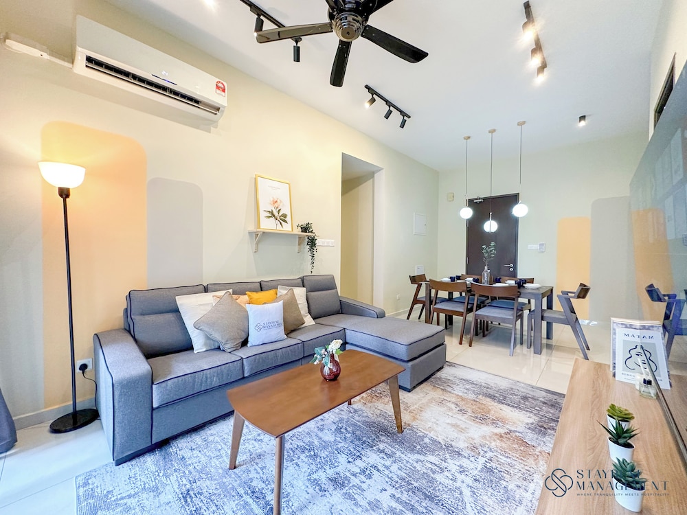 Country Garden Danga Bay Sea View Homestay by Stayrene