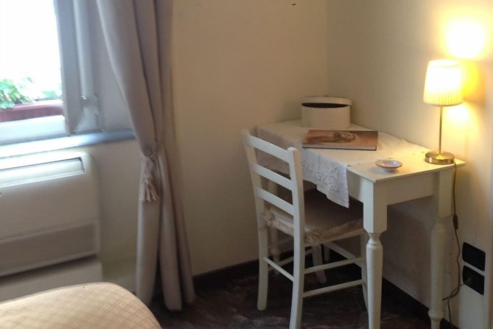 La Dimora dei Baroni en Naples — hotel room