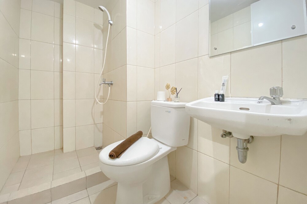 Good And Comfort 2Br At Springlake Summarecon Bekasi Apartment