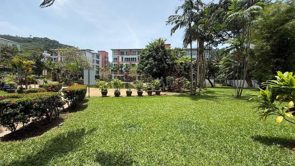 Palace - Spacious 1 Bedroom Condo With Shared Pool