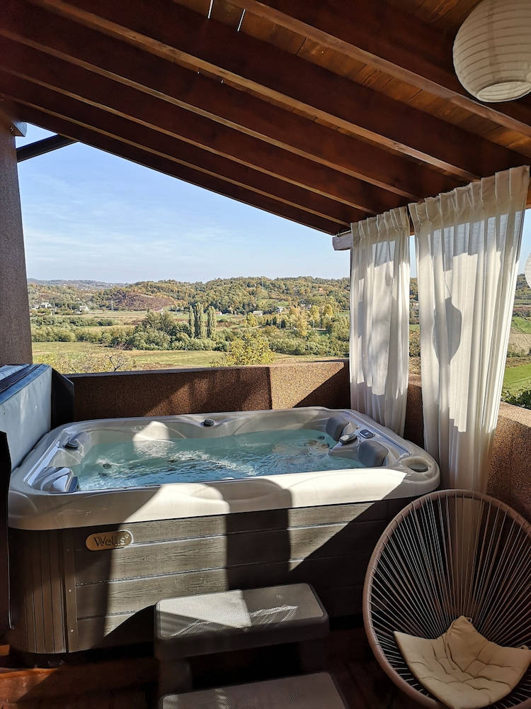Viksa with Hot Tub