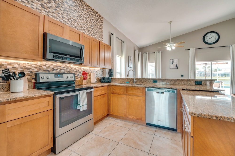 11 Mi to Disney: Home w/ Game Room & Heated Pool