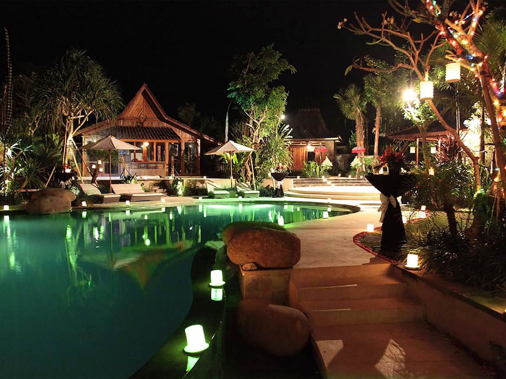 Family Home with Pool & Jacuzzi view 4