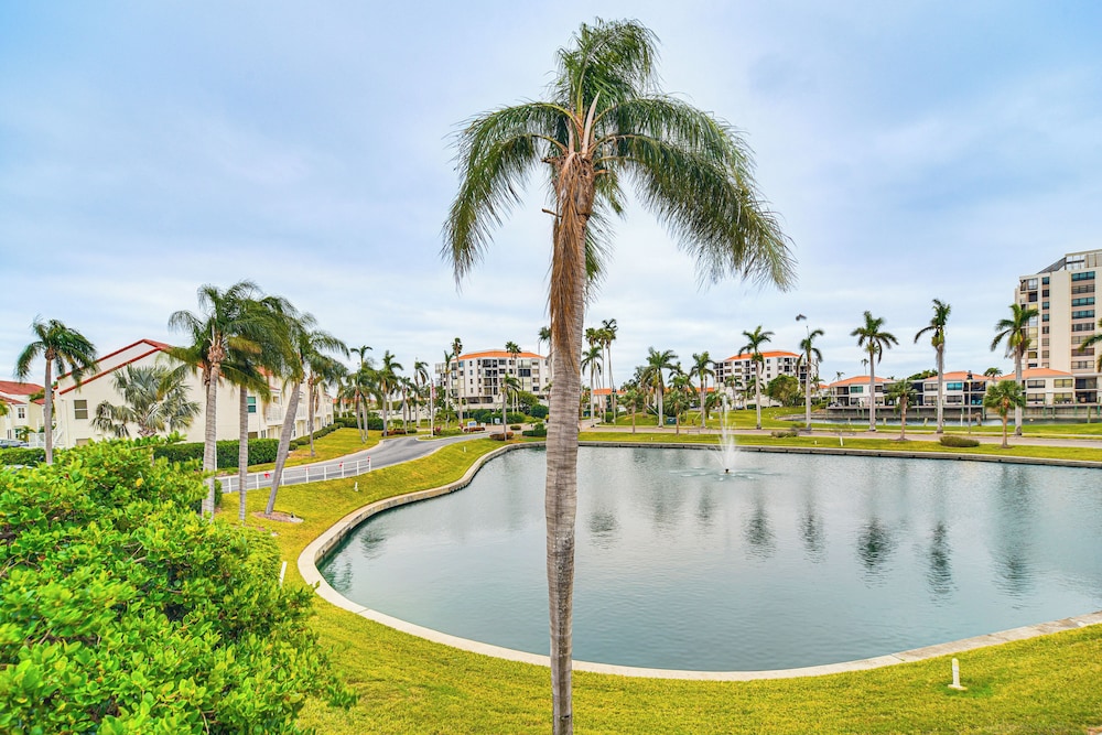 Resort Perks: Condo w/ Private Balcony in St Pete!