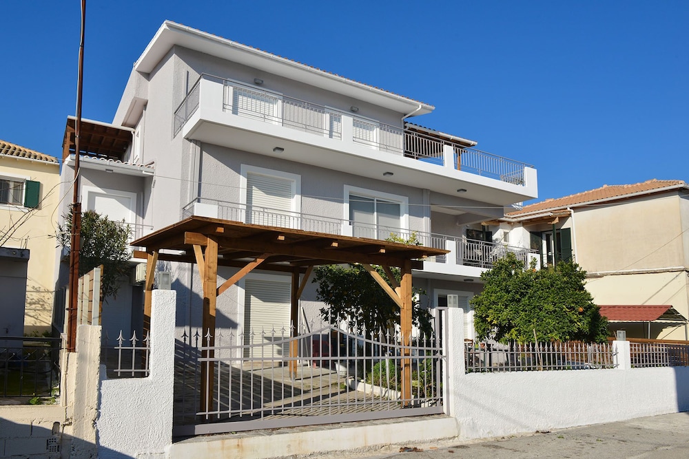 Regalo Apartments