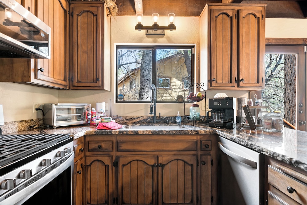 Modern Moonridge Manor view 5